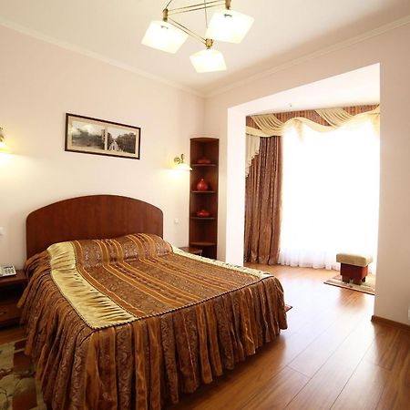 Hotel Соняхи Zimna Voda Esterno foto