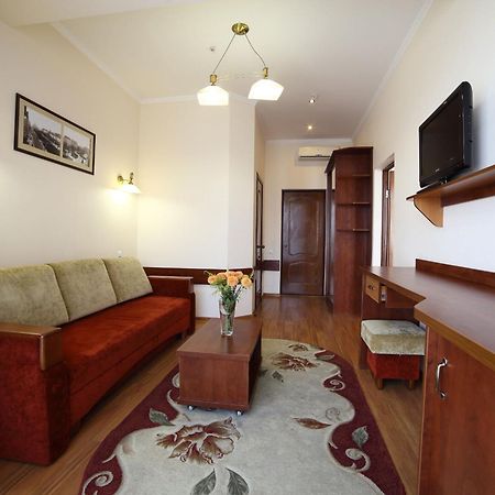 Hotel Соняхи Zimna Voda Esterno foto